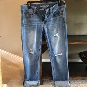 American Eagle ripped jean capri pants